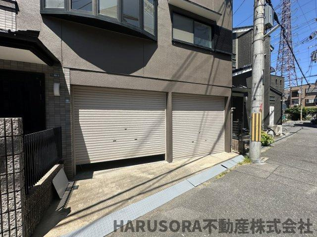 門真市上野口町　３階建の駐車場