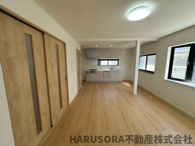 門真市上野口町　３階建の居間・リビング
