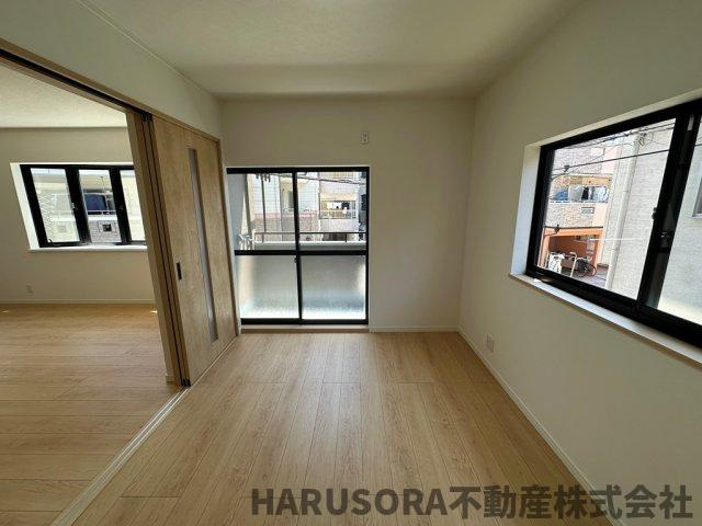 門真市上野口町　３階建の居間・リビング