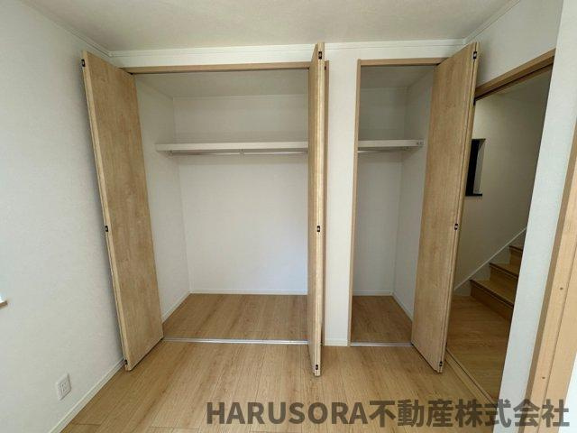 門真市上野口町　３階建の収納
