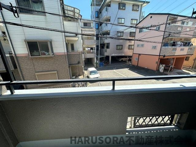 門真市上野口町　３階建のバルコニー