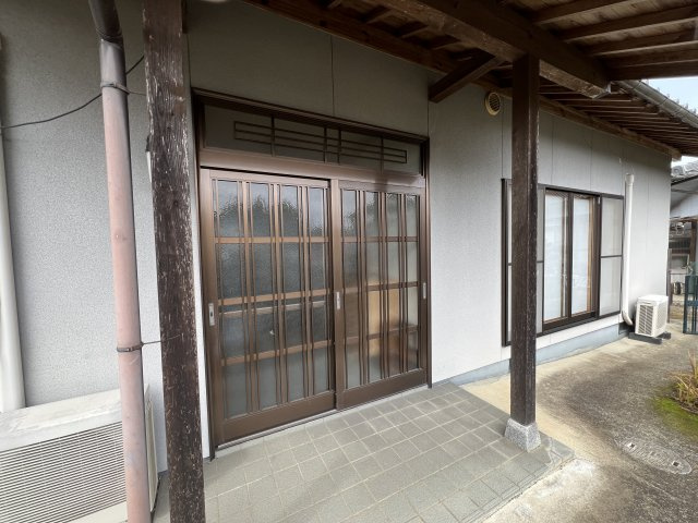 津山市日上　中古住宅　２DK の玄関