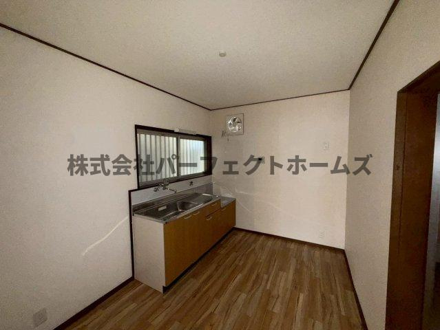 大成町戸建　賃貸の居間・リビング|居間です