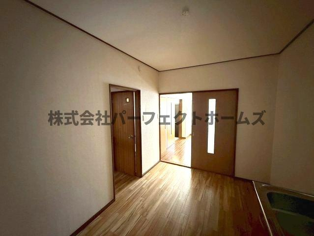 大成町戸建　賃貸の居間・リビング|ゆったりとした居間です