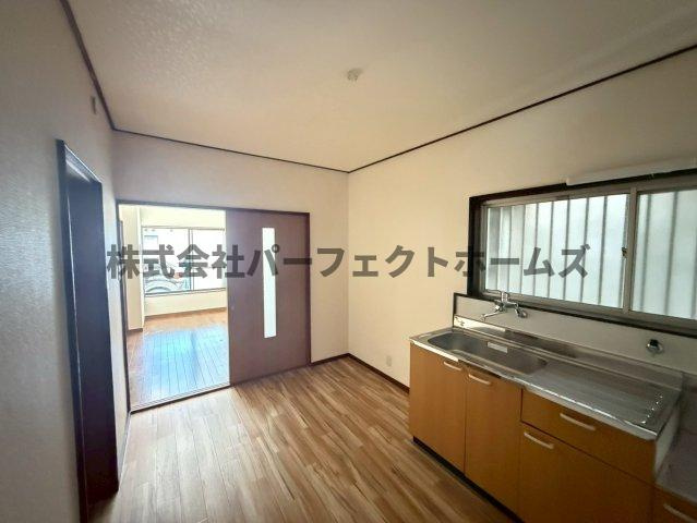 大成町戸建　賃貸の居間・リビング|使いやすい居間です