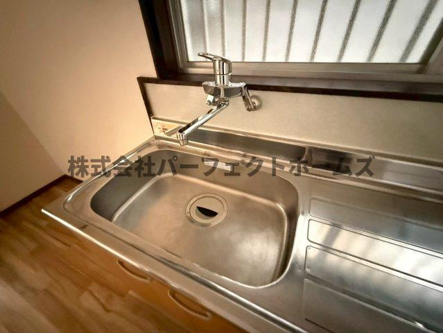 大成町戸建　賃貸のキッチン|コンパクトなキッチンで掃除もラクラク