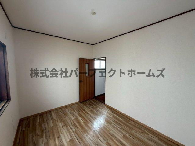 大成町戸建　賃貸の洋室|明るい洋室です