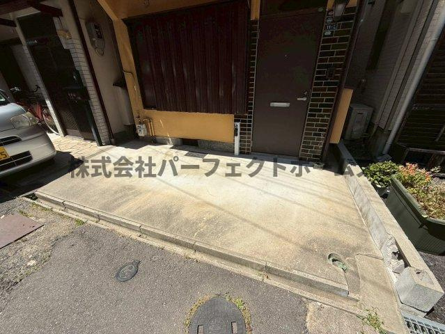 大成町戸建　賃貸の駐車場|駐車場があるので、車を買う予定の方も安心です