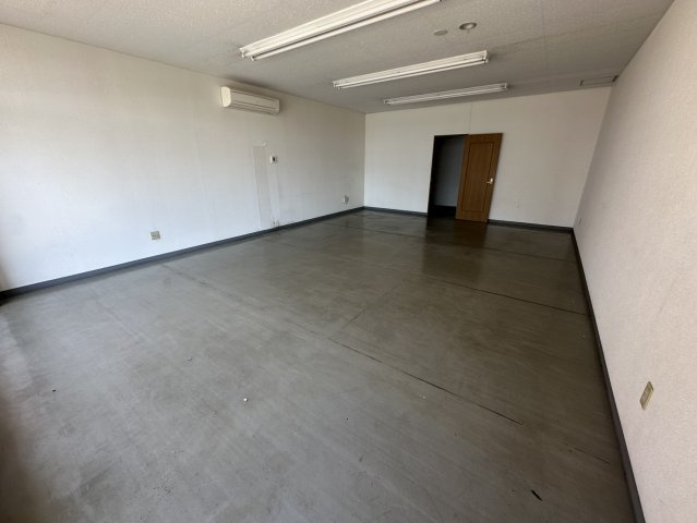 光市中央3丁目　貸店舗の居間・リビング