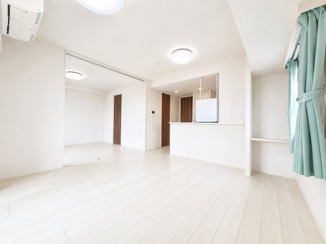 アネージュ大みかグラスタの居間・リビング|アネージュ大みかグラスタは常磐線【大甕】駅から徒歩4分の立地でございます。
