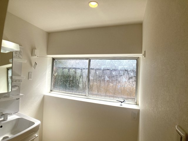 苅藻通2丁目平屋のバルコニー|専用器具で室内干し可能になっています