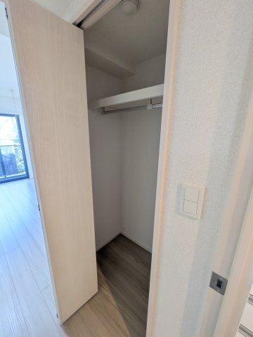 Ｌｏｇ登戸ｓｔａｔｉｏｎ　ｓｉｄｅの収納|※同タイプの間取りの別号室です。現況優先です。