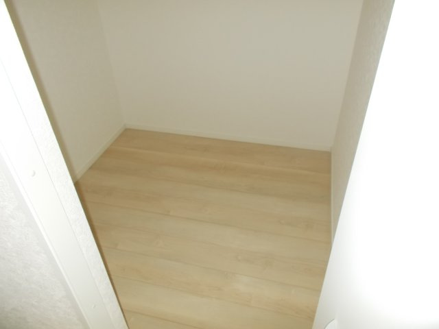 クレイドルガーデン前橋市稲荷新田町第３　３号棟の収納|２階洋室１収納：ウォークインクローゼットです