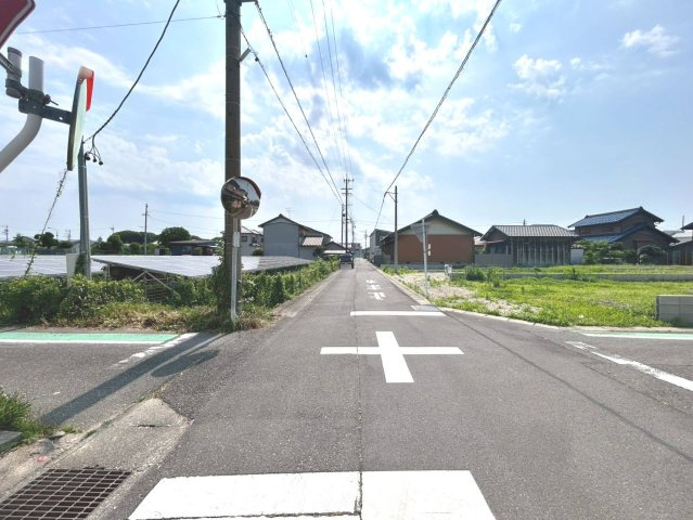 リーブルガーデン　一宮市浅井町尾関第2　全4区画分譲の前面道路含む現地写真|「現地（2026年6月12日）撮影」　
■前面道路　
■ヤマダ不動産　株式会社リライフ