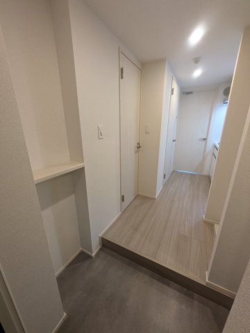 Ｌｏｇ登戸ｓｔａｔｉｏｎ　ｓｉｄｅの玄関|※同タイプの間取りの反転タイプです。現況優先です。