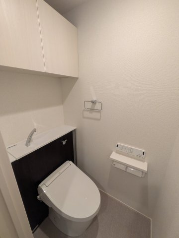 Ｌｏｇ登戸ｓｔａｔｉｏｎ　ｓｉｄｅのトイレ|※同タイプの間取りの反転タイプです。現況優先です。