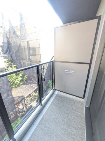 Ｌｏｇ登戸ｓｔａｔｉｏｎ　ｓｉｄｅのバルコニー|※同タイプの間取りの反転タイプです。現況優先です。