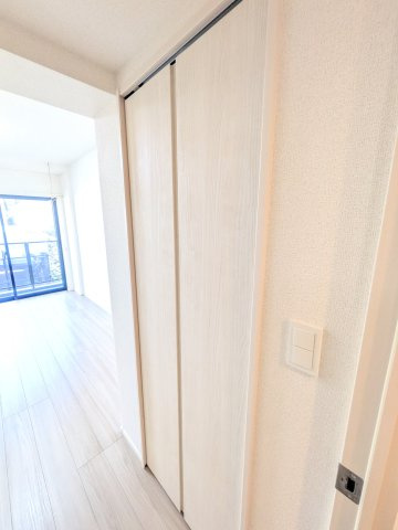 Ｌｏｇ登戸ｓｔａｔｉｏｎ　ｓｉｄｅの収納|※同タイプの間取りの反転タイプです。現況優先です。