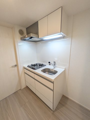 Ｌｏｇ登戸ｓｔａｔｉｏｎ　ｓｉｄｅのキッチン|※同タイプの間取りの反転タイプです。現況優先です。