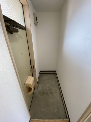 ロイヤル三千刈Aの玄関