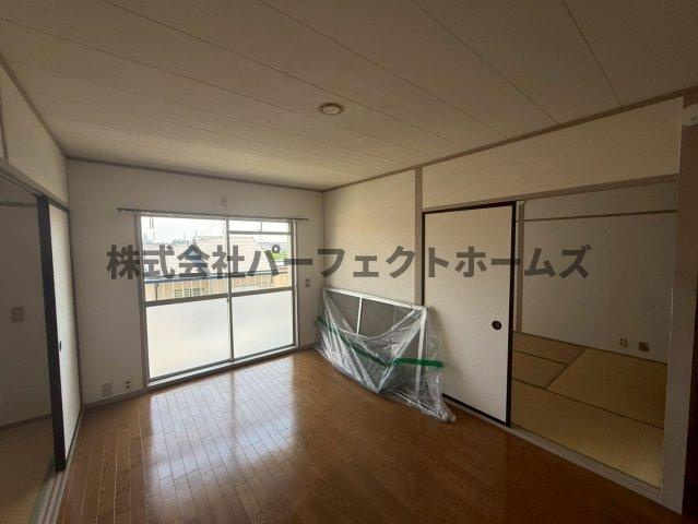 香里三井団地A76棟の居間・リビング|こちらの居間で趣味の時間をお楽しみください
