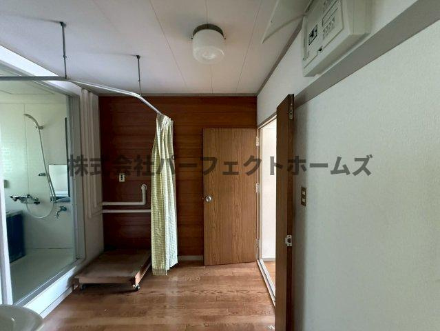 香里三井団地A76棟の内装|明るい色調の室内です