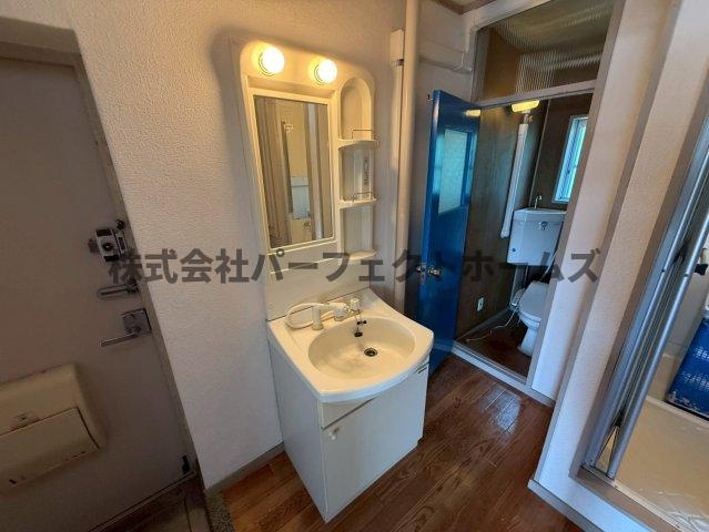 香里三井団地A76棟の独立洗面台|独立洗面台、朝の身支度には欠かせません