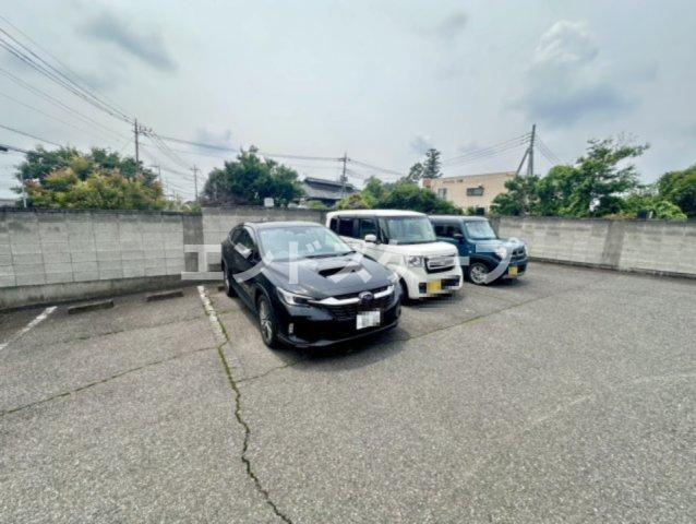 ルーチェ・アベの駐車場|高崎、前橋のお部屋探しはエンドスケープまで！お客様の理想お聞かせ下さい♪