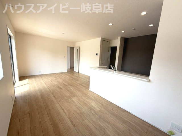 【居間・リビング】の画像