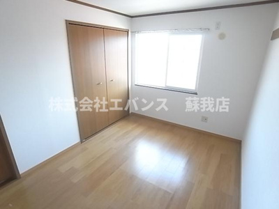 【寝室】 | クレストヒルズ | 落ち着いて過ごせるお部屋なので、寝室にいかがでしょうか