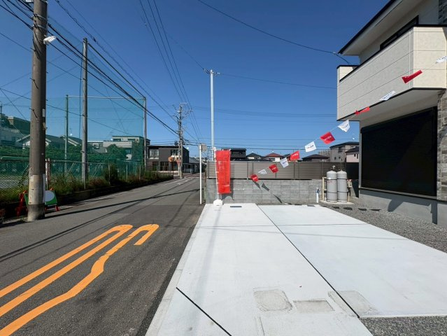 新築戸建　静岡市駿河区豊田2期　全２棟　2号棟の前面道路含む現地写真