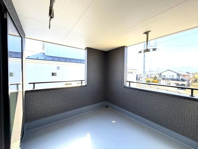 リーブルガーデンＳ前橋青柳町第4　１号棟のバルコニー|人気のインナーバルコニーです！南向きで陽当たりも良好です！
急な雨でも洗濯物が濡れずに安心です☆