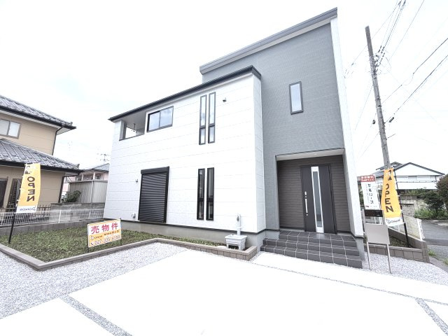 リーブルガーデンＳ前橋青柳町第4　１号棟の外観|青柳町に新築住宅が完成しました。限定1棟です。
お客様のご都合に合わせていつでもご見学頂けます♪
ホワイトとグレーを基調とした落ち着いた雰囲気の外観です♪お気軽にお問い合わせください。