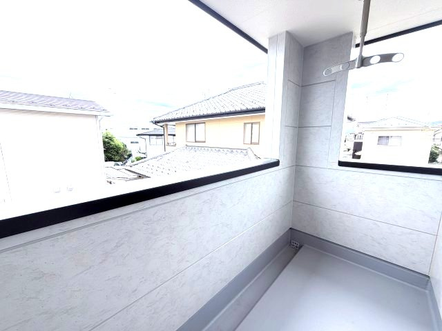 リーブルガーデンＳ前橋青柳町第4　１号棟のバルコニー|人気のインナーバルコニーです！南向きで陽当たりも良好です！
急な雨でも洗濯物が濡れずに安心です☆