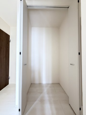 リーブルガーデンＳ前橋青柳町第4　１号棟の収納|２階の廊下収納です。奥行きがるので扇風機やひな人形などの収納も可能です。