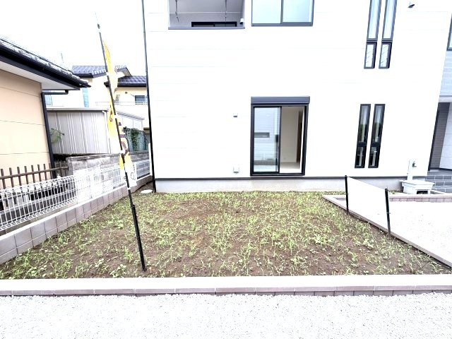 リーブルガーデンＳ前橋青柳町第4　１号棟の庭|南庭付きです☆ちょっとしたガーデニングも楽しめます。