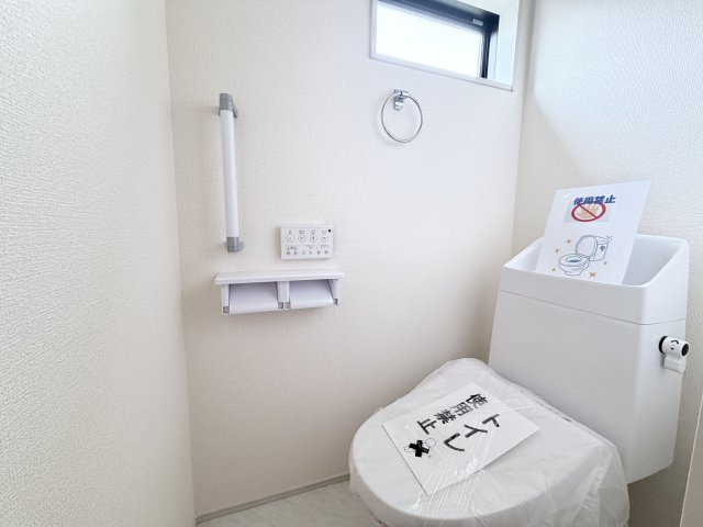 リーブルガーデンＳ前橋青柳町第4　１号棟のトイレ|2階トイレです。清潔感のある白を基調としています。
