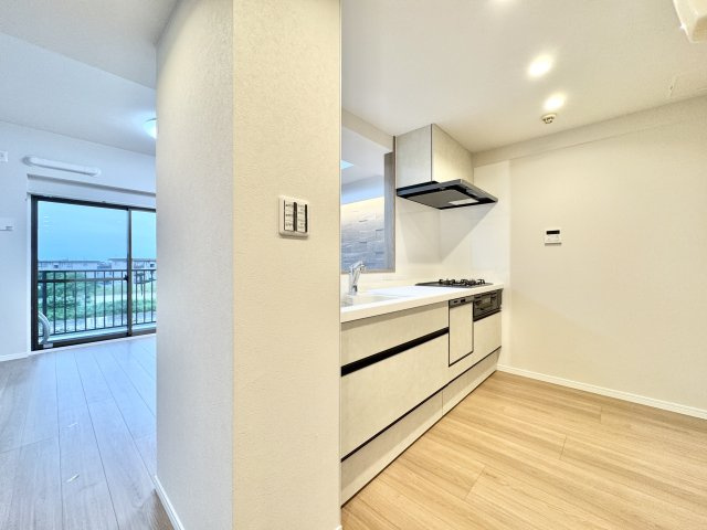 藤和ハイタウン上島 のキッチン|キッチンからはリビングが見渡せ家族と会話を楽しみながらお料理が作れますね♪