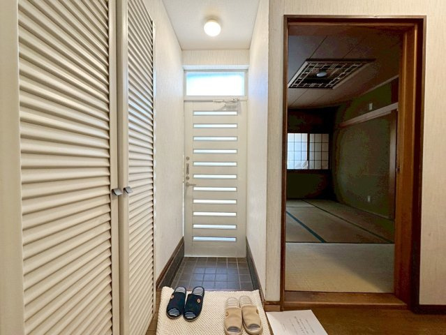 桂乾町の玄関|まずは実際におうちを見てみませんか？お写真だけではわからない、広さや雰囲気など実際にみて体感しましょう♪当日ご見学希望も大歓迎（R8.5撮影）