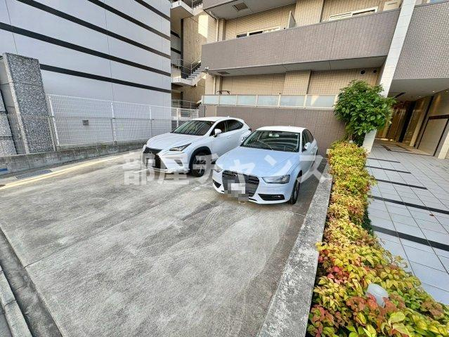 シュトルツ栄の駐車場