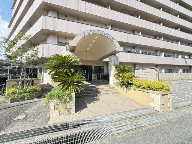 グランピニエール松戸のエントランス