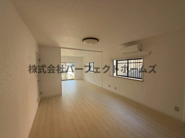 菅相塚町戸建　賃貸の居間・リビング|おしゃれなリビングです