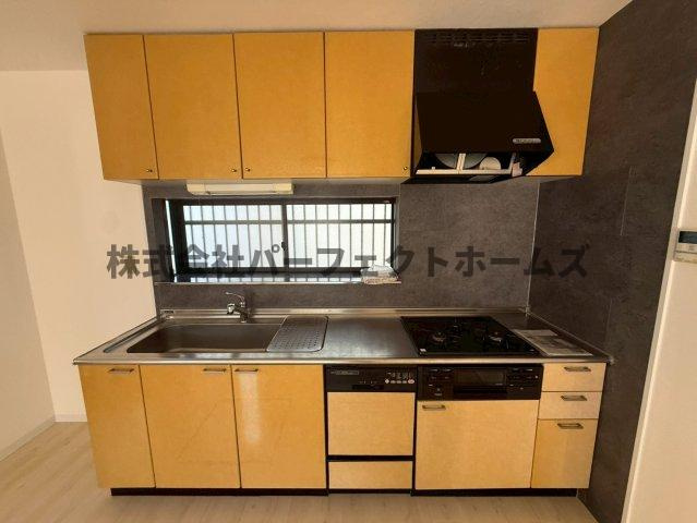 菅相塚町戸建　賃貸のキッチン|お料理しやすいキッチンです