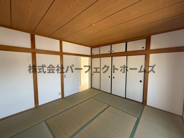 菅相塚町戸建　賃貸の和室|落ち着いた雰囲気の和室付きです