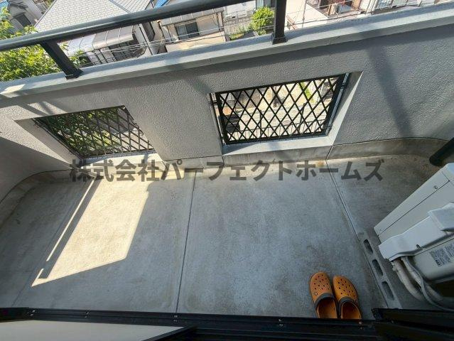 菅相塚町戸建　賃貸のバルコニー|バルコニー付きです