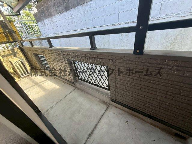 菅相塚町戸建　賃貸のバルコニー|バルコニーからの眺めを楽しみながら食事をしませんか