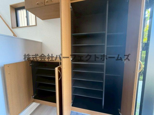 菅相塚町戸建　賃貸の収納|収納のためのスペースです