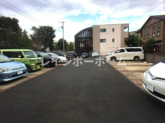 仲介手数料（賃料の1.10ヵ月）の50％OFF対象物件！の駐車場|車をお持ちの方に嬉しい駐車場付きの物件です