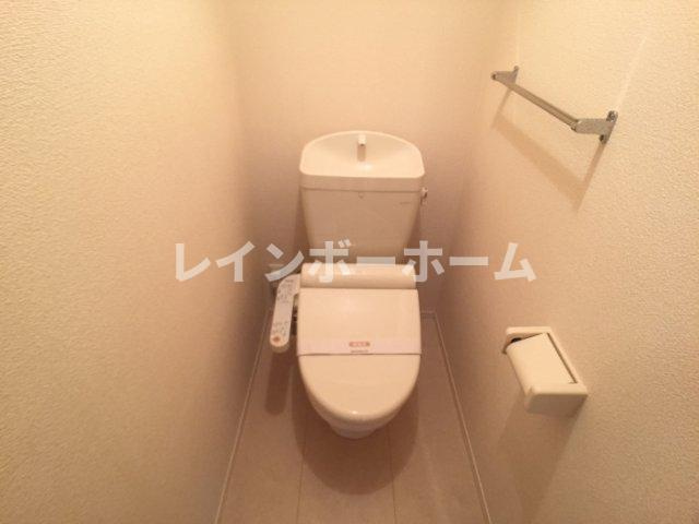 仲介手数料（賃料の1.10ヵ月）の50％OFF対象物件！のトイレ|ゆったりとした空間のトイレです