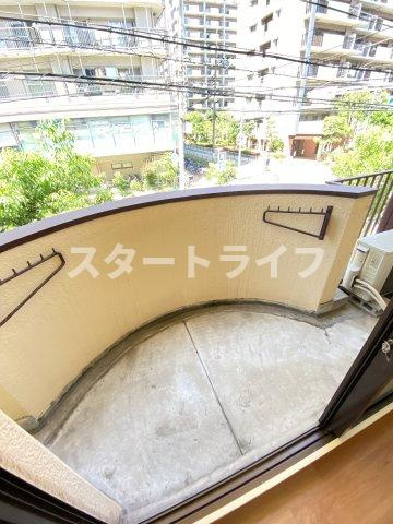大阪市淀川区東三国２丁目の賃貸マンションのバルコニー